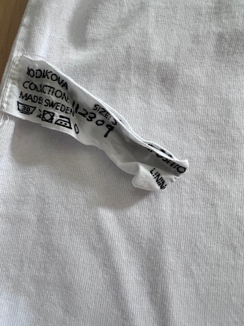 Hodakova hodakova asymmetric split tシャツ