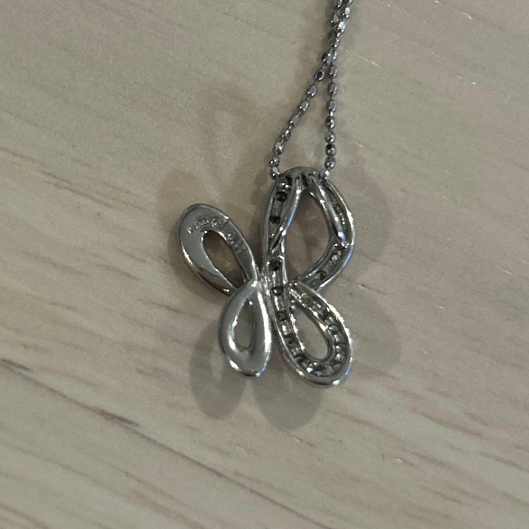 プラチナ　バタフライネックレス