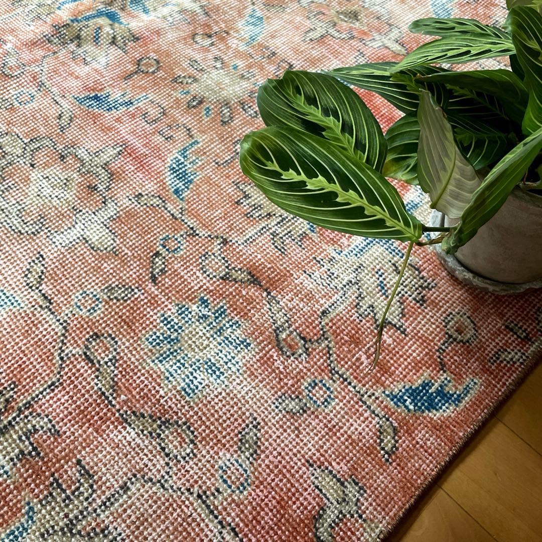 130×184 擦れシャビー　サーモン　草花ボタニカル　トルコヴィンテージラグ