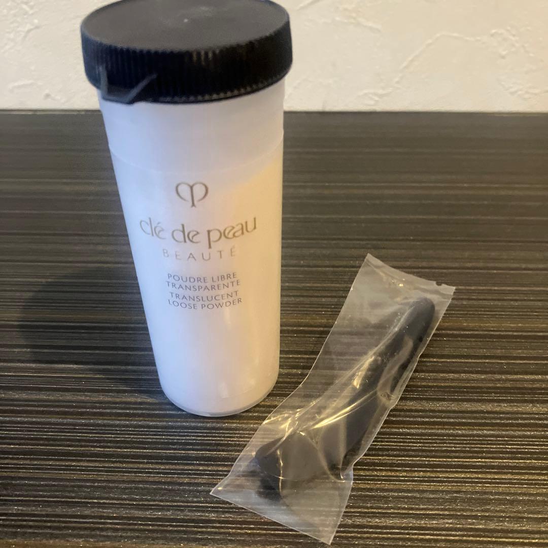 クレドポー　プードルトランスパラントｎ Ｍ　1 ライト