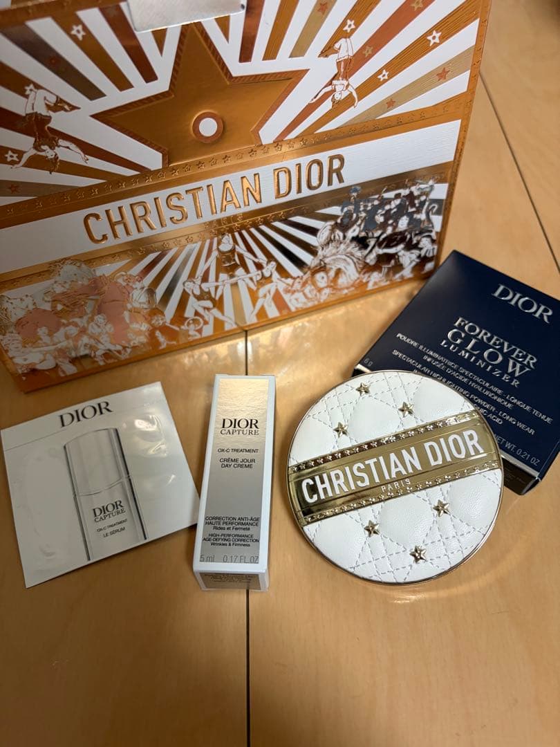 2025 クリスマスコフレDIORスキンフォーエバー　グロウルミナイザー001