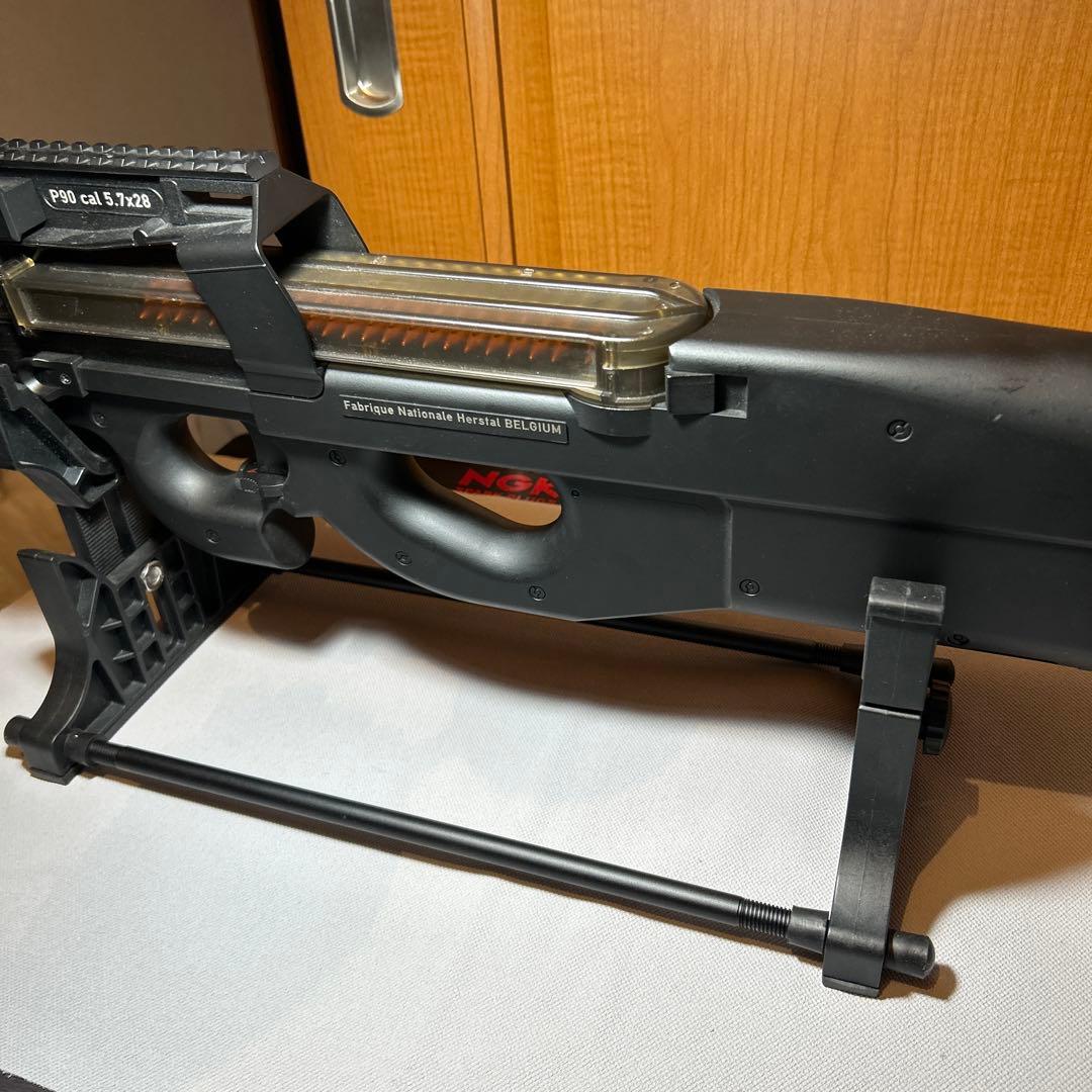 [S&T] P90TR BK 電動ガン スタンド付き。