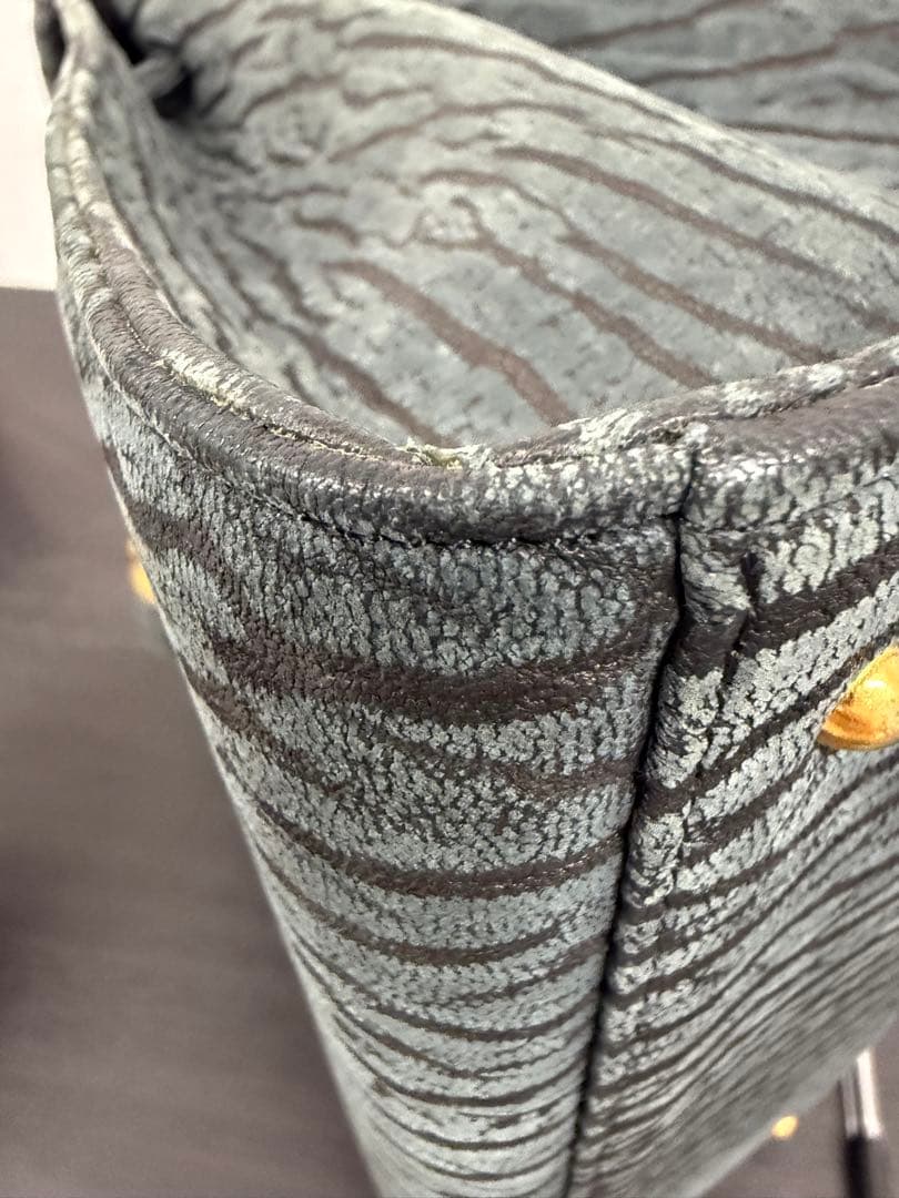 ★未使用級★ JRA認定 アザラシ本革 ハンドバッグ 鍵付き 高級感漂う逸品♪