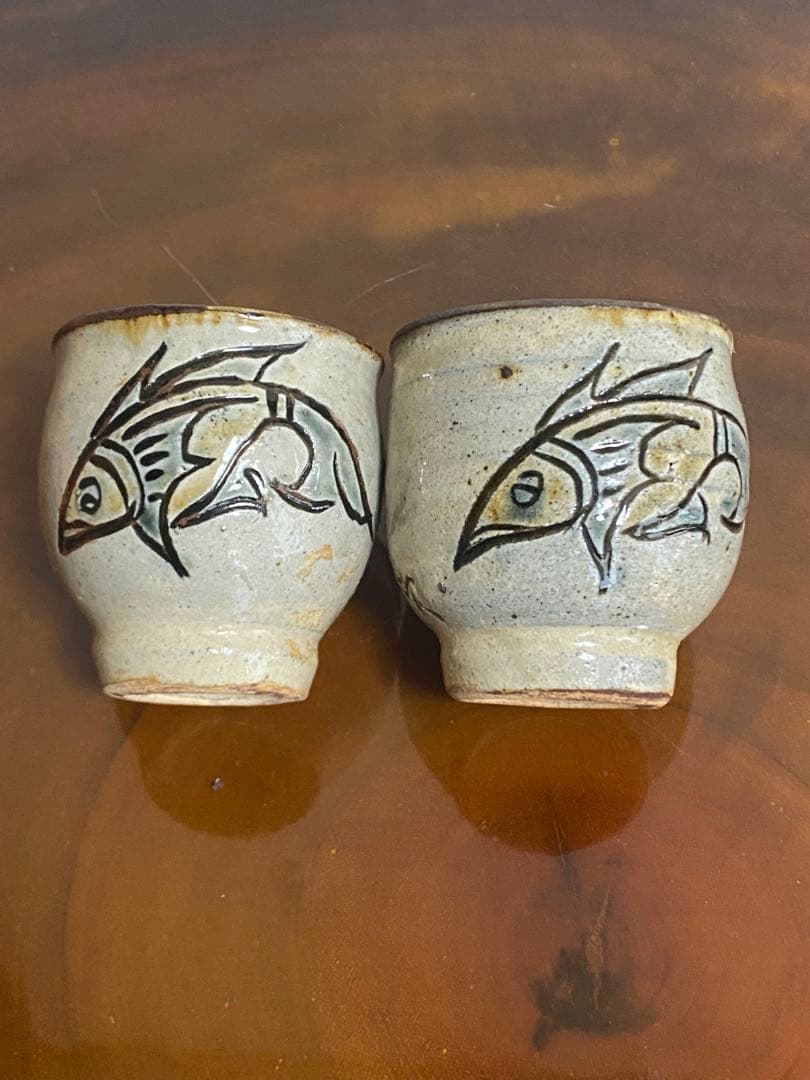 最終値下　金城次郎 壺屋焼 魚文湯呑　２個セット　コップ　マグカップ　沖縄