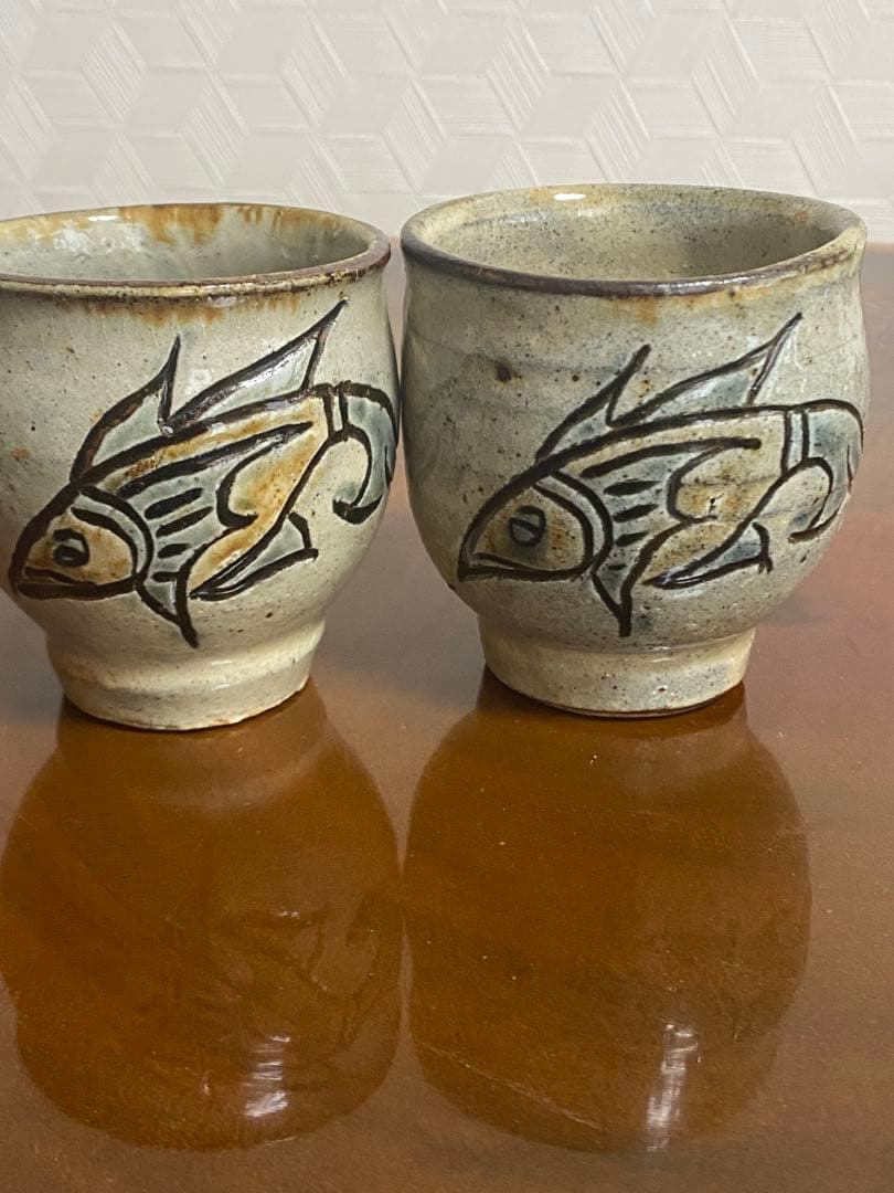 最終値下　金城次郎 壺屋焼 魚文湯呑　２個セット　コップ　マグカップ　沖縄