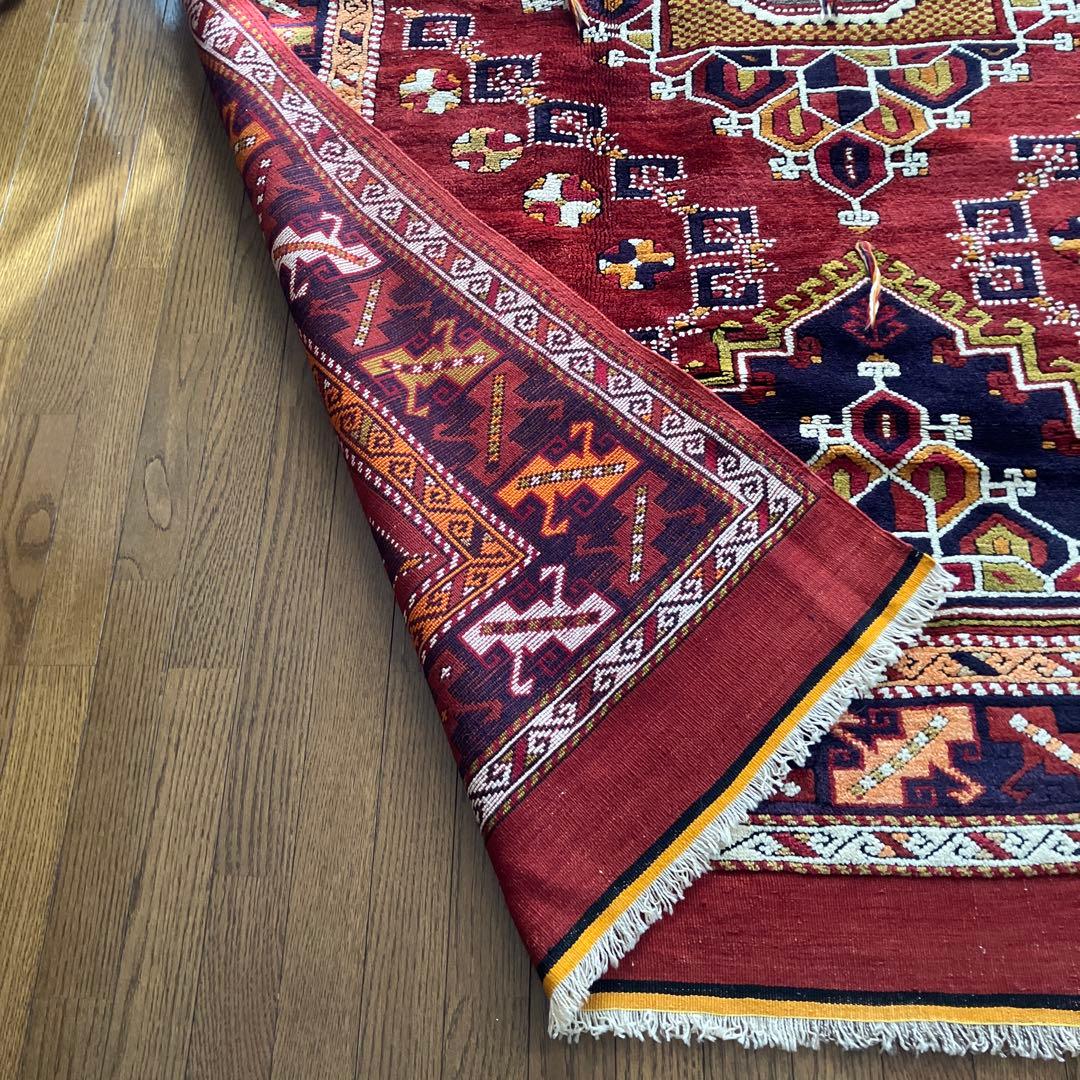 実物を見たら感動ものです！とても貴重なトルコオールド絨毯　素晴らしい色合い