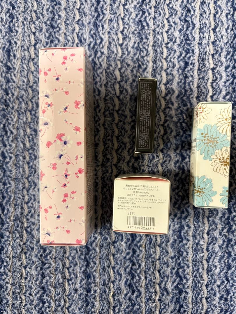 【新品未使用】ハンドクリーム リップクリーム アイシャドウ 4点セット