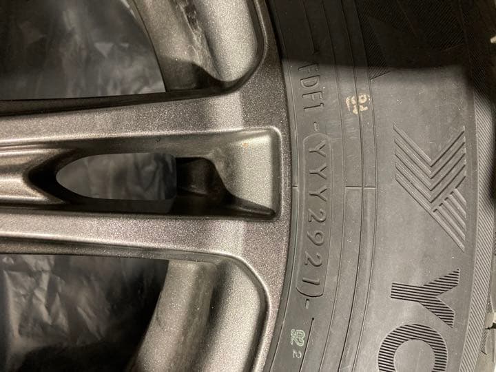 毎日値下げ実施中！新品同様215-60-16ヨコハマスタッドレス