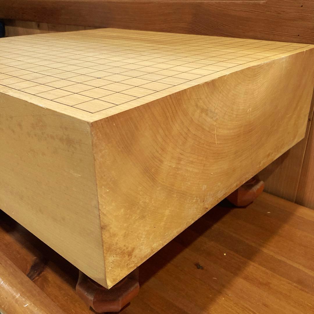 ［高級］日本の木製囲碁盤45×41センチ　足付き　へそあり