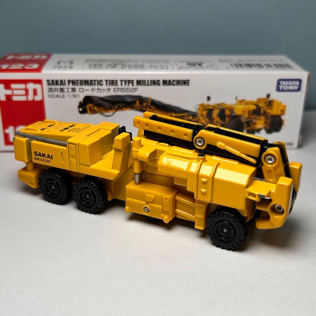 トミカ　酒井重工業　ロードカッタ　マシナリー　ブームヘッダー　バケットホイール