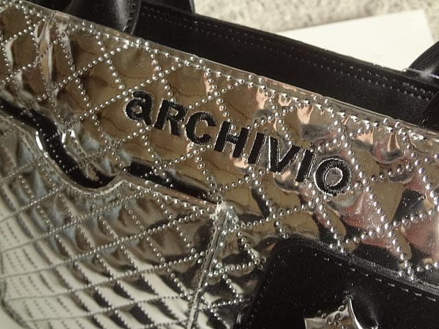 アルチビオ archivio 　スタイリッシュシルバーメタリックカートバッグ