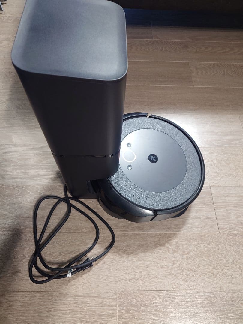 【美品・送料込】ルンバ i3+ クリーンベース付 iRobot ロボット掃除機