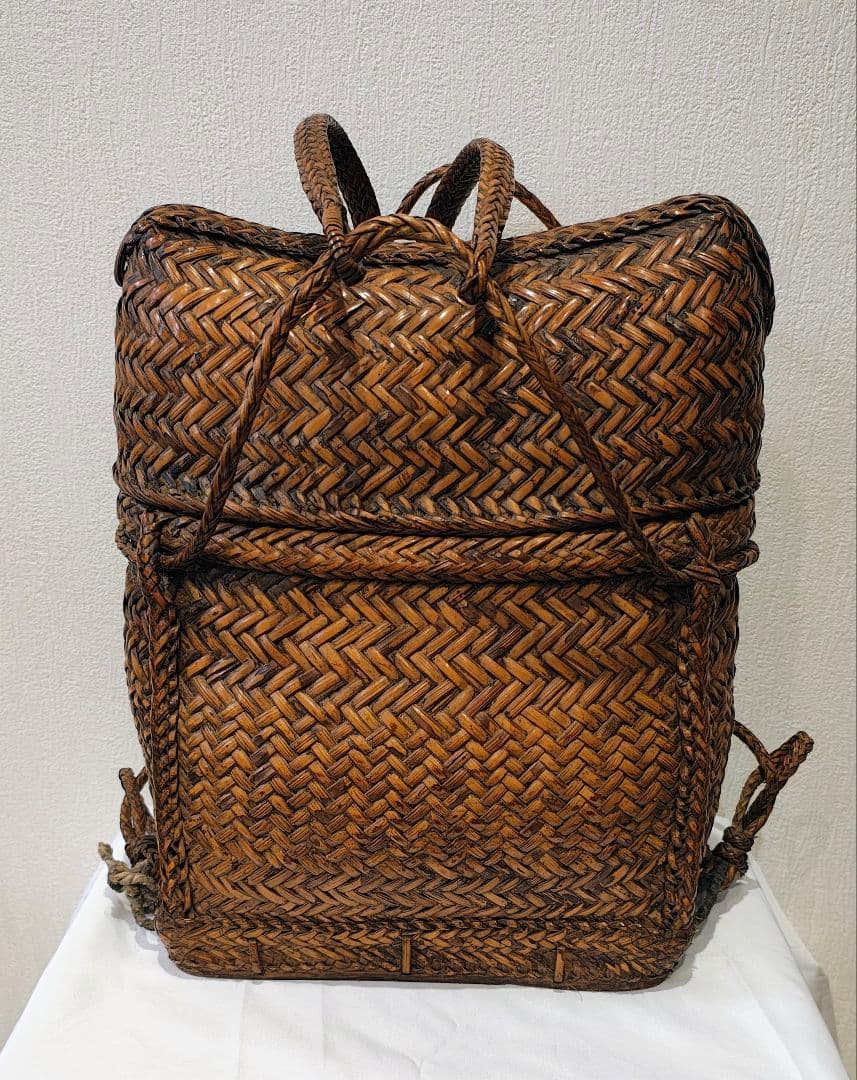 天然素材 竹籠　編み込みリュック型　背負い　かごバッグ