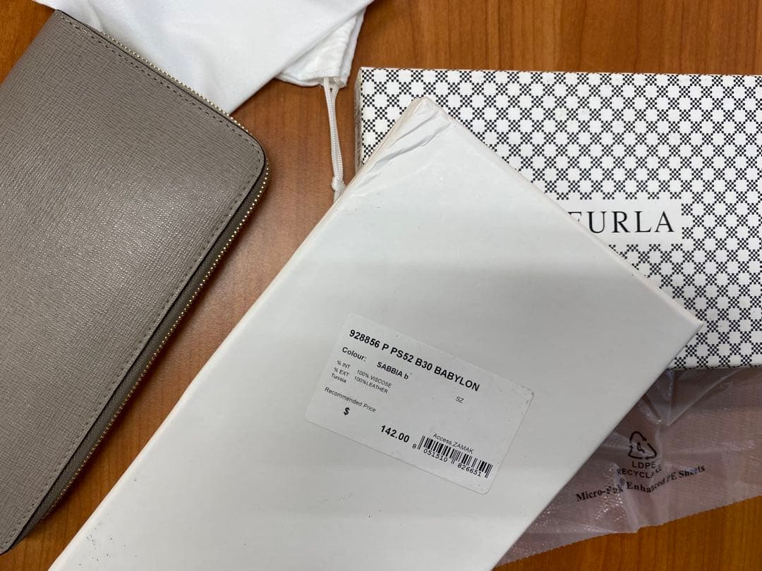 新品未使用品　フルラ　FURLA 長財布　カラーグレイッシュ