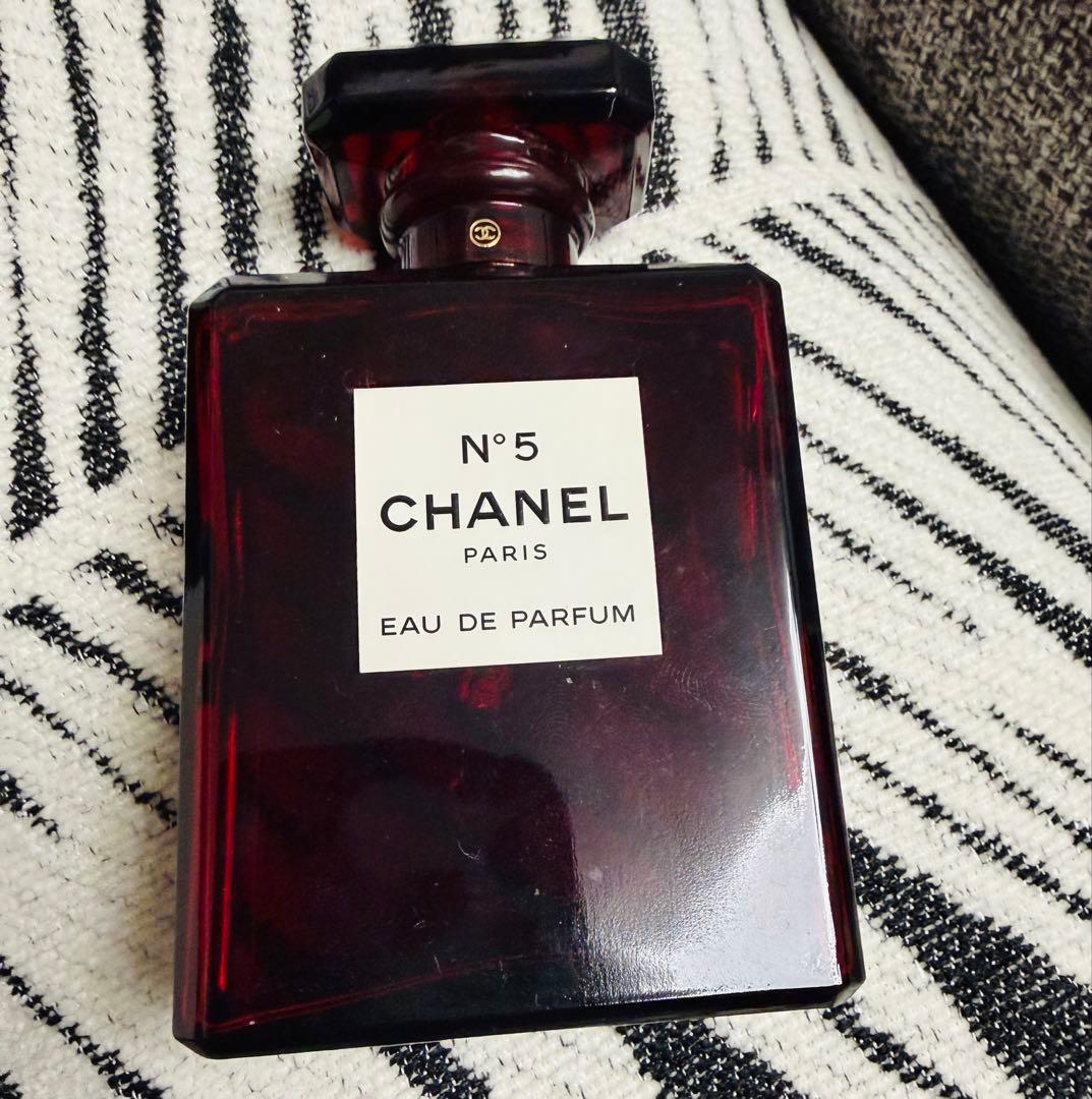 シャネル N°5 オードゥ パルファムのレッドエディション（特別限定品）