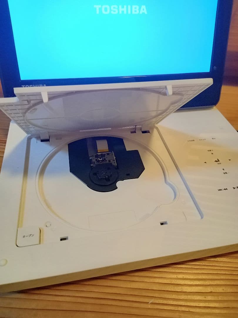 TOSHIBA ポータブルDVDプレーヤー　ＲＥＧＺＡ ケース付き