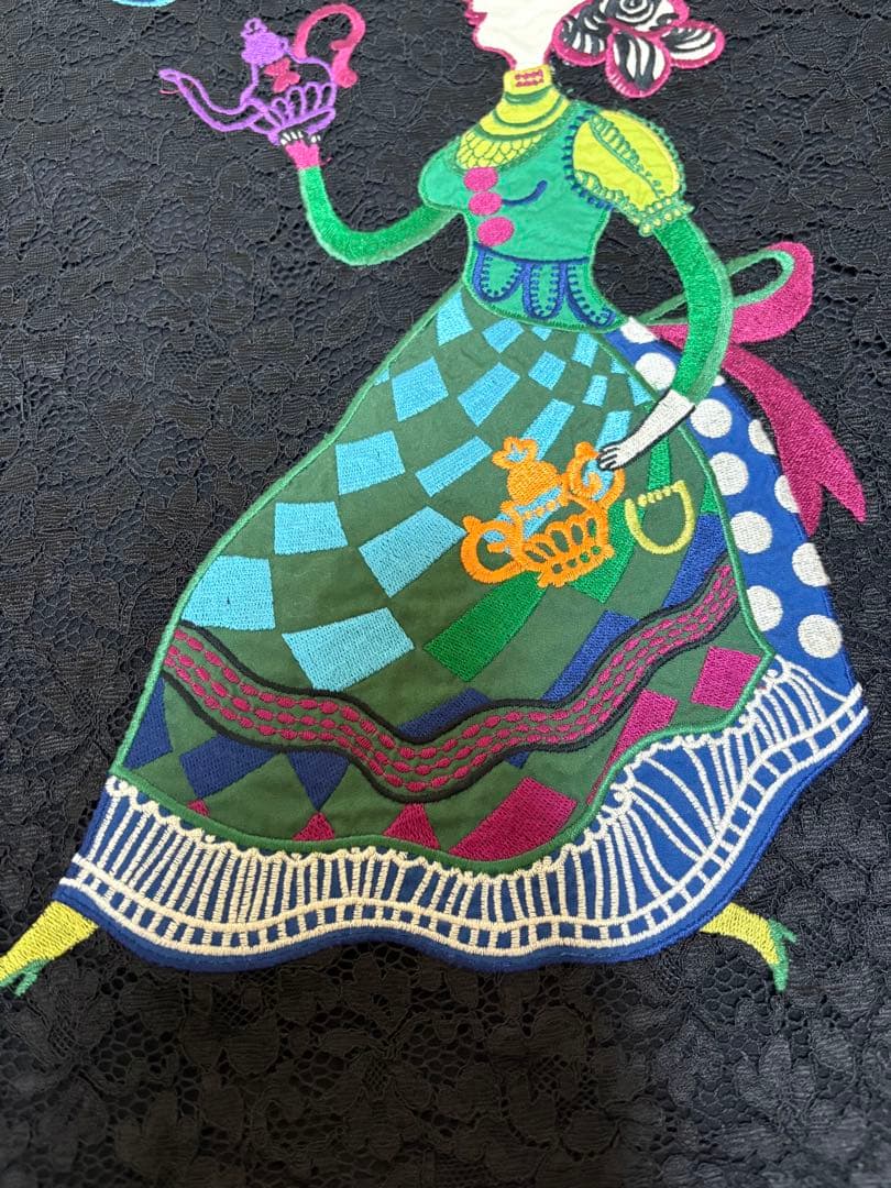 『未使用に近い』⭐️トクコプルミエヴォル⭐️黒地に豪華なレースの所素敵なアップリケ❣️