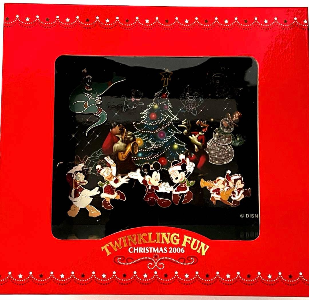 【新品未開封】限定500個 ディズニーストア 2006 クリスマス ピンズセット