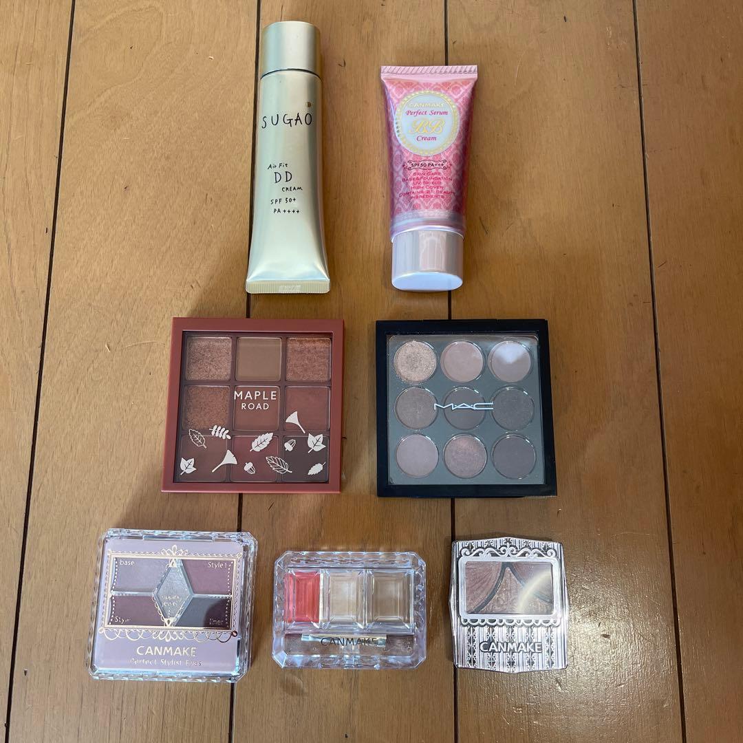 リキッドファンデーション、アイシャドウ一式