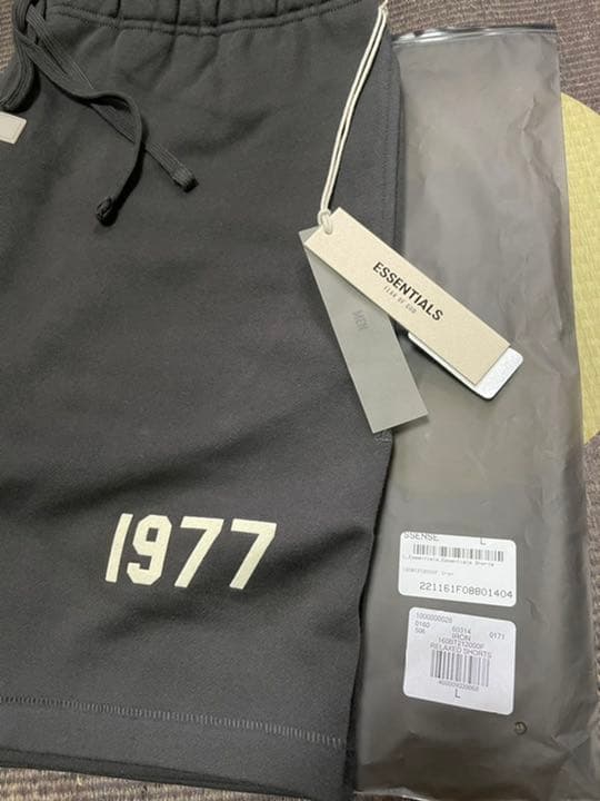エッセンシャルズ 1977 ブラック スウェット ハーフ パンツ L