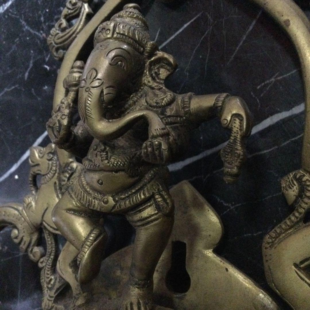 ダンシング ガネーシャ の ディーパム可能な壁掛 クジャクにライオン象と縁起物